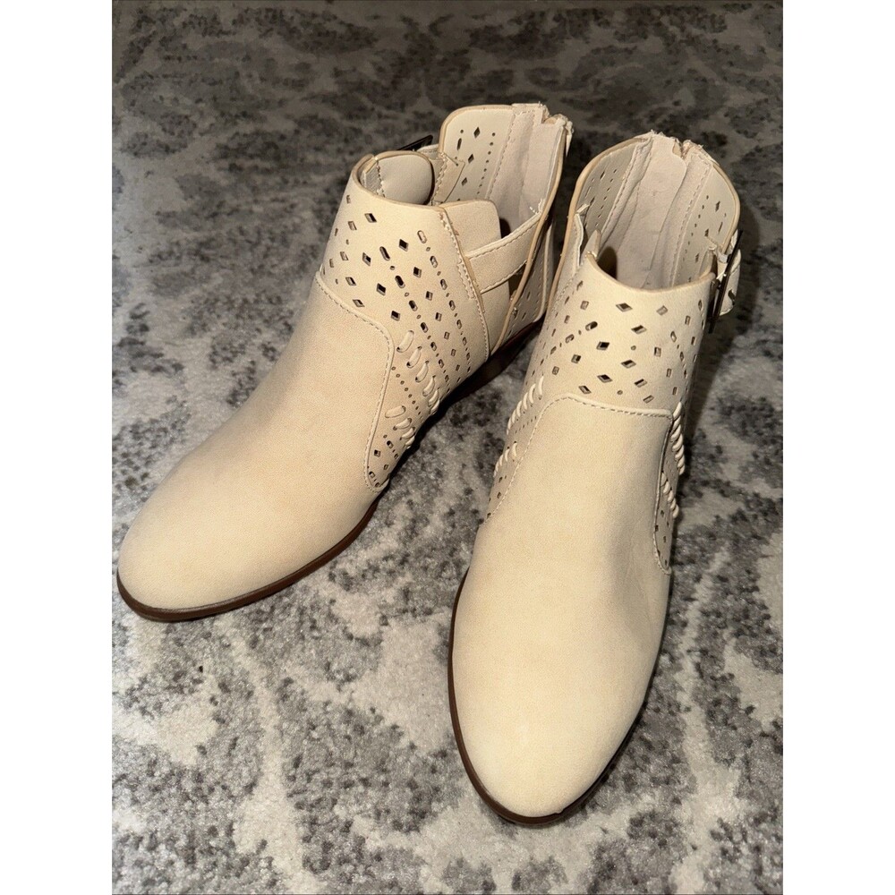 Western Cow Gal Ankle Boots Rockabilly Cream Tan Buckle Cutouts Sz 7 Faux Suede